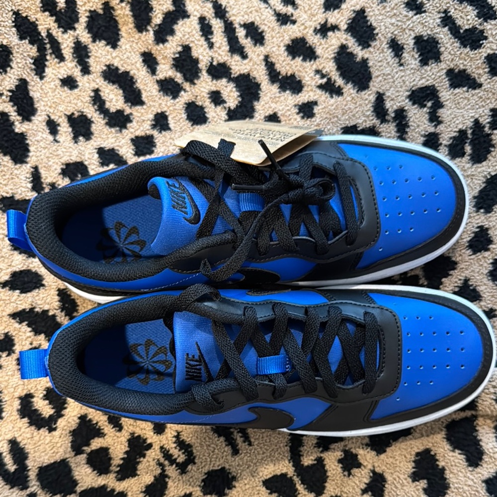 Nike Blue and Black Sneakers Classic Design - Picture 3 of 3